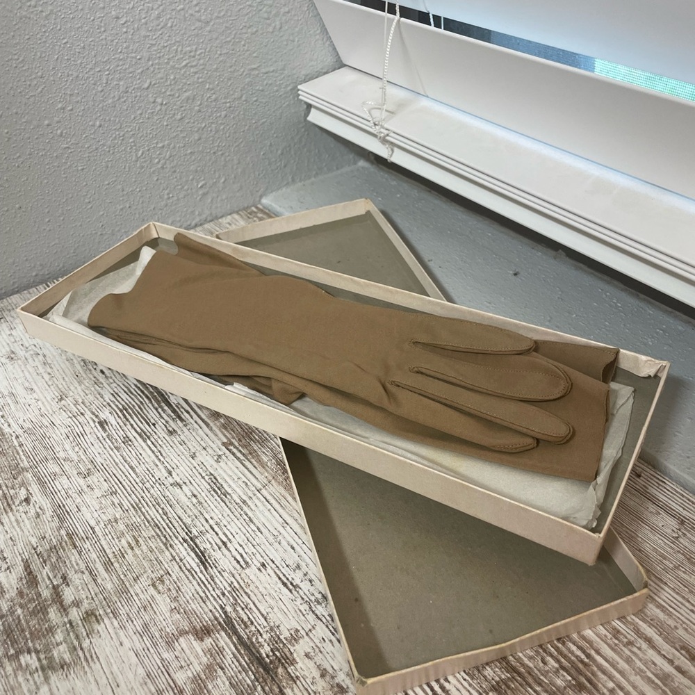Thalhimers vintage tan gloves